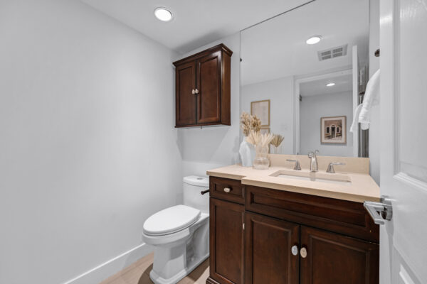 33-University-Avenue-#1702-Toronto-Web-Salisbury-32