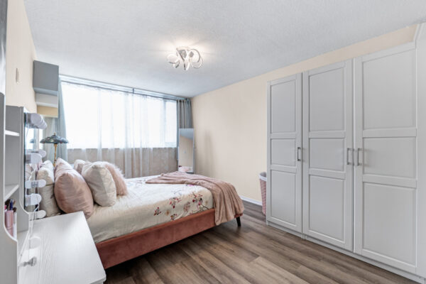 20-Speers-Road-#605-Oakville-Web-Salisbury-23