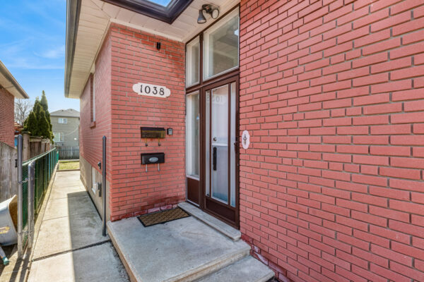 1038-Alexandra-Avenue-Mississauga-Web-Salisbury-9