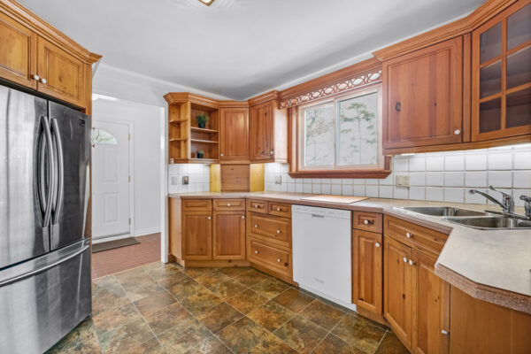 121-Twyn-Rivers-Drive-Pickering-Web-Salisbury-19