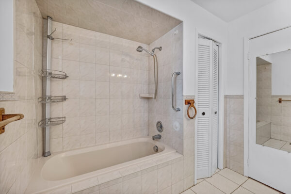 121-Twyn-Rivers-Drive-Pickering-Web-Salisbury-49