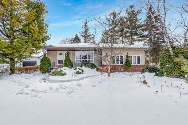 121-Twyn-Rivers-Drive-Pickering-Web-Salisbury-5