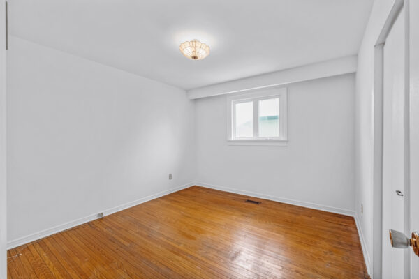 121-Twyn-Rivers-Drive-Pickering-Web-Salisbury-50