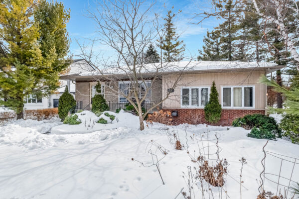 121-Twyn-Rivers-Drive-Pickering-Web-Salisbury-6