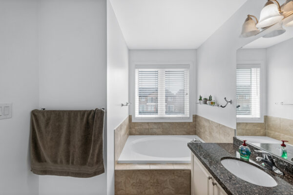 19-Earnshaw-Drive-Markham-Web-Salisbury-43