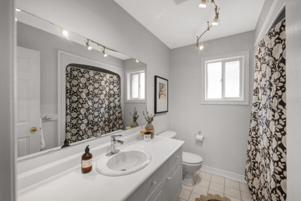 1414-Sandhurst-Crescent-Pickering-Web-Salisbury-50