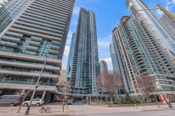 18-Harbour-Street-#1801-Toronto-Web-Salisbury-1