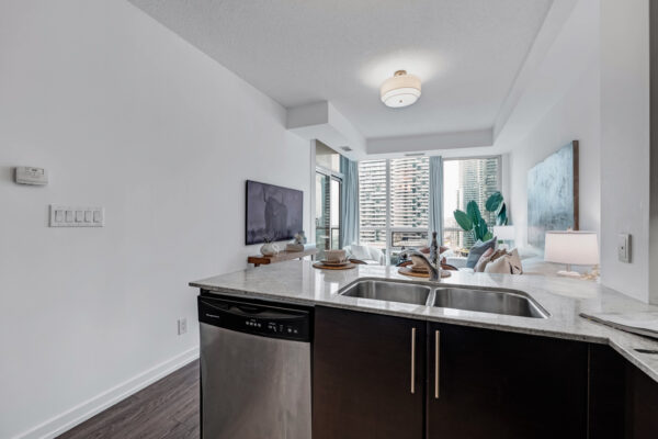 18-Harbour-Street-#1801-Toronto-Web-Salisbury-10