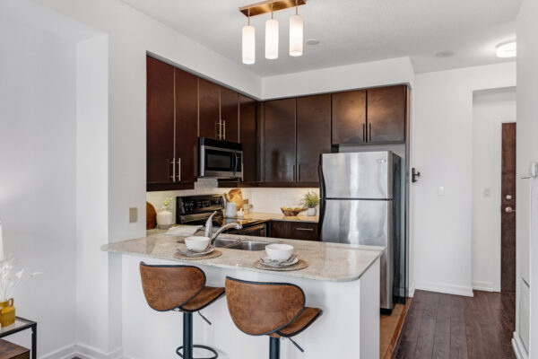 18-Harbour-Street-#1801-Toronto-Web-Salisbury-11