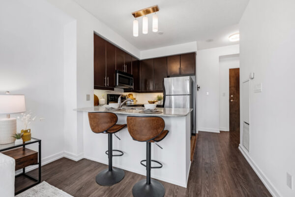 18-Harbour-Street-#1801-Toronto-Web-Salisbury-12