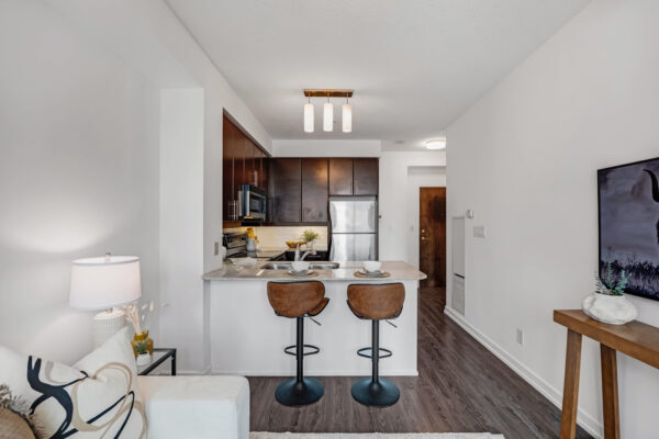 18-Harbour-Street-#1801-Toronto-Web-Salisbury-13
