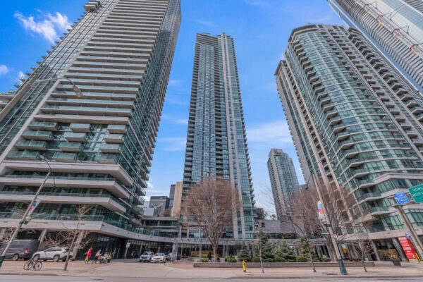 18-Harbour-Street-#1801-Toronto-Web-Salisbury-2