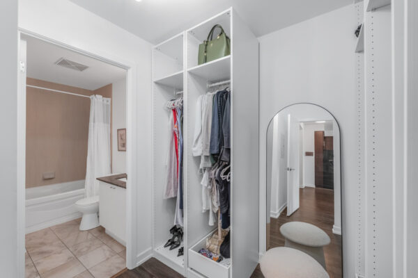 18-Harbour-Street-#1801-Toronto-Web-Salisbury-25