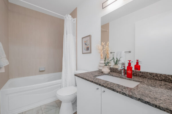 18-Harbour-Street-#1801-Toronto-Web-Salisbury-26