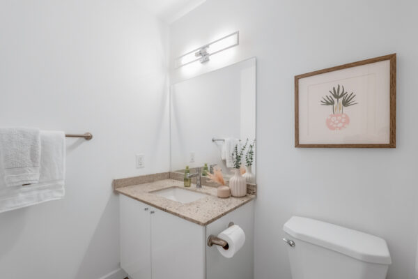 18-Harbour-Street-#1801-Toronto-Web-Salisbury-30