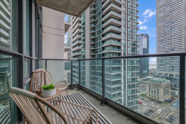 18-Harbour-Street-#1801-Toronto-Web-Salisbury-33