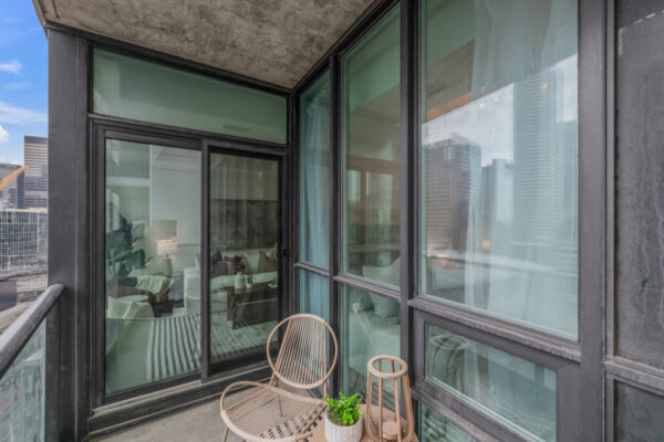 18-Harbour-Street-#1801-Toronto-Web-Salisbury-35