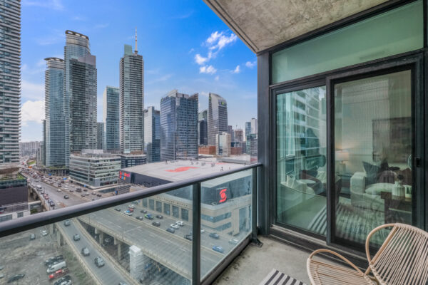 18-Harbour-Street-#1801-Toronto-Web-Salisbury-36