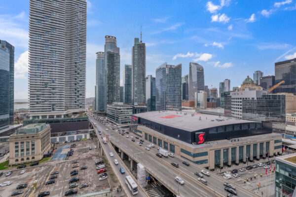 18-Harbour-Street-#1801-Toronto-Web-Salisbury-37