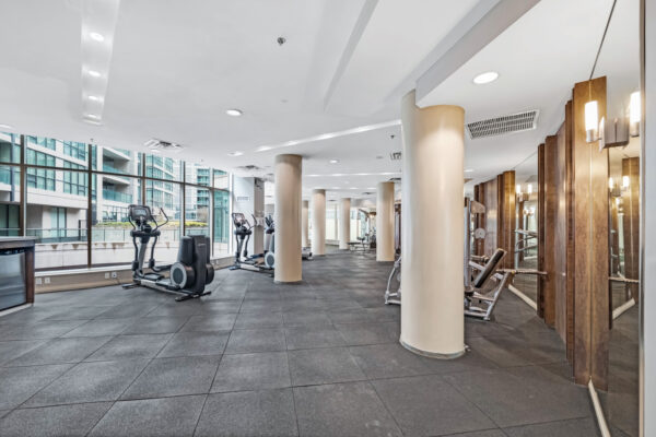 18-Harbour-Street-#1801-Toronto-Web-Salisbury-40