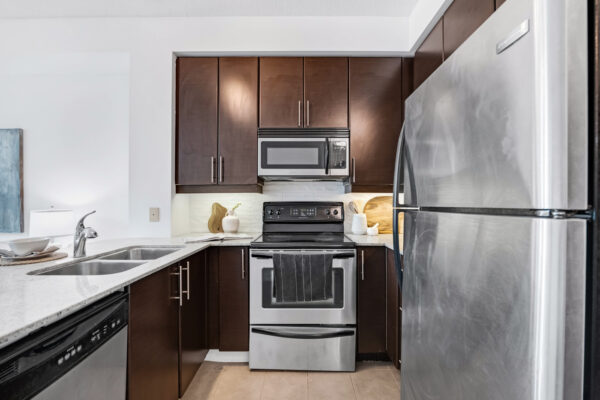 18-Harbour-Street-#1801-Toronto-Web-Salisbury-8