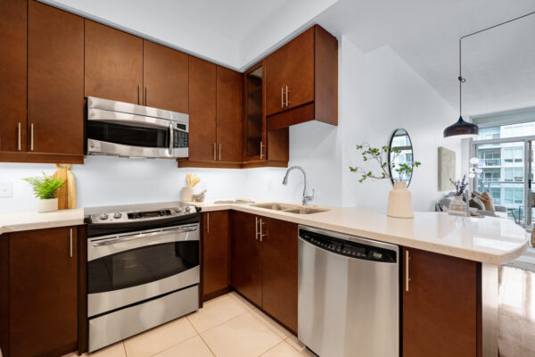 1910-Lake-Shore-Boulevard-W-#LPH6-Toronto-Web-Salisbury-6