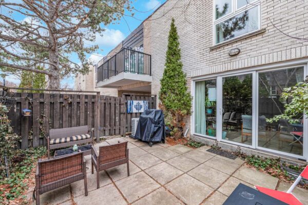 34-Sugar-Millway-Toronto-Exterior-Web-Salisbury-10