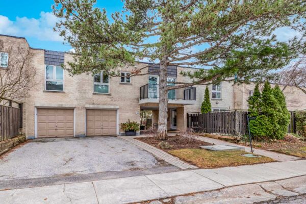 34-Sugar-Millway-Toronto-Exterior-Web-Salisbury-4