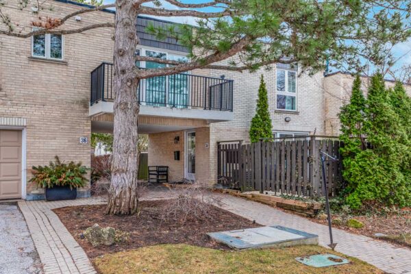 34-Sugar-Millway-Toronto-Exterior-Web-Salisbury-6