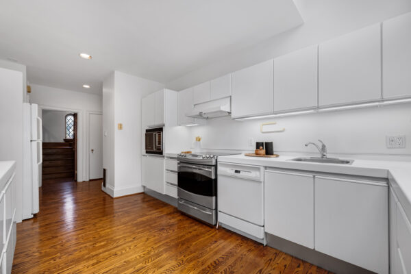 361-Lytton-Boulevard-Toronto-Web-Salisbury-26