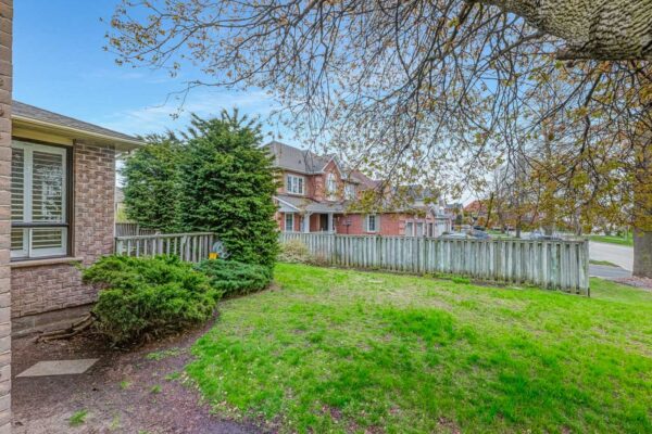 1204-Maple-Gate-Crescent-Pickering-Web-Salisbury-58