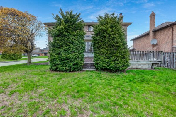 1204-Maple-Gate-Crescent-Pickering-Web-Salisbury-64