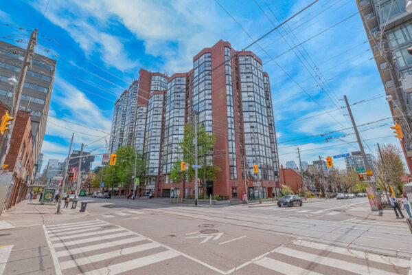 14-Whitaker-Avenue-Toronto-Web-Salisbury-43