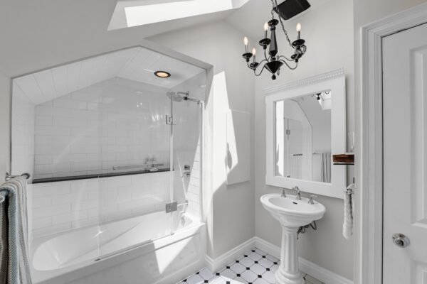 41-Southvale-Drive-Toronto-Web-Salisbury-37