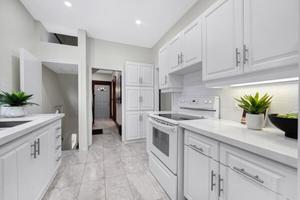 90-Roselawn-Avenue-Toronto-Web-Salisbury-25