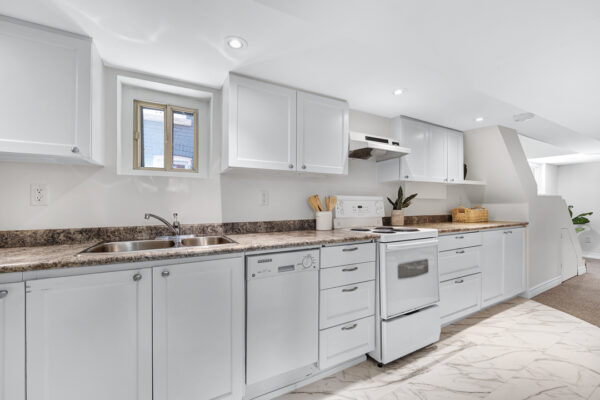 90-Roselawn-Avenue-Toronto-Web-Salisbury-47