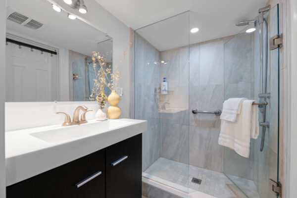 10-Oakley-Boulevard-Toronto-Web-Salisbury-50