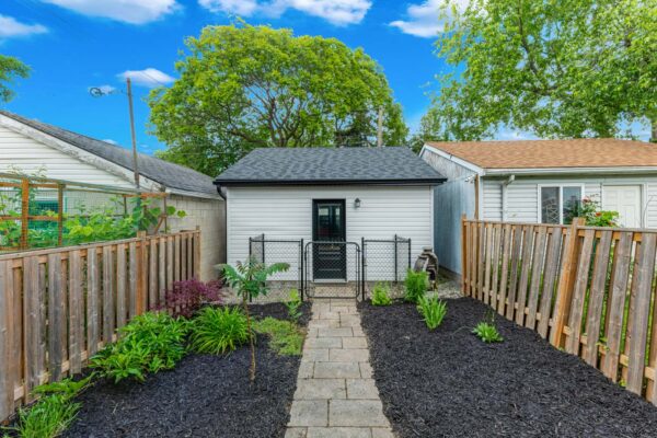 16-Essex-Street-Toronto-Web-Salisbury-71
