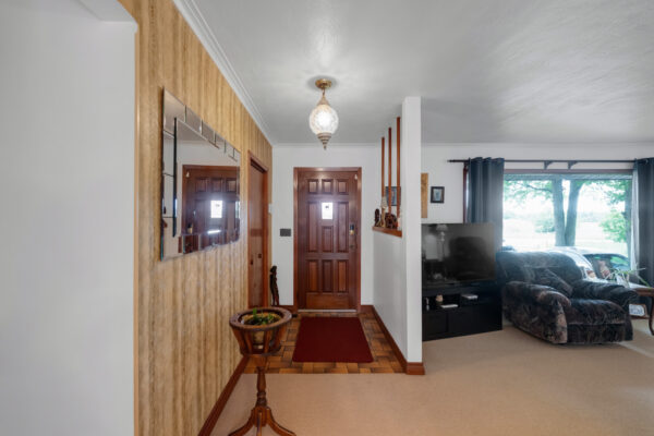 8139-Indian-Trail-Guelph-Web-Salisbury-17