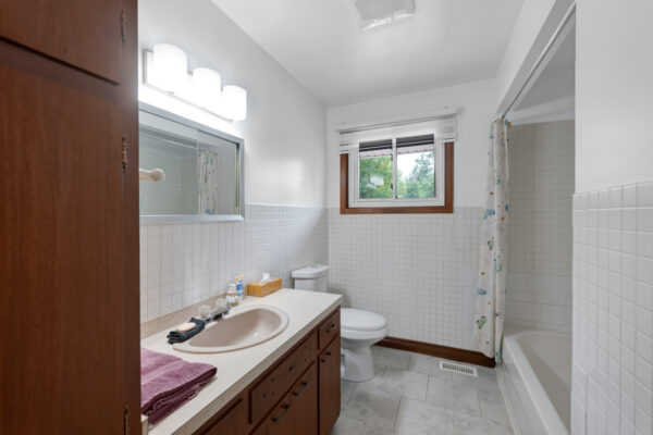 8139-Indian-Trail-Guelph-Web-Salisbury-35