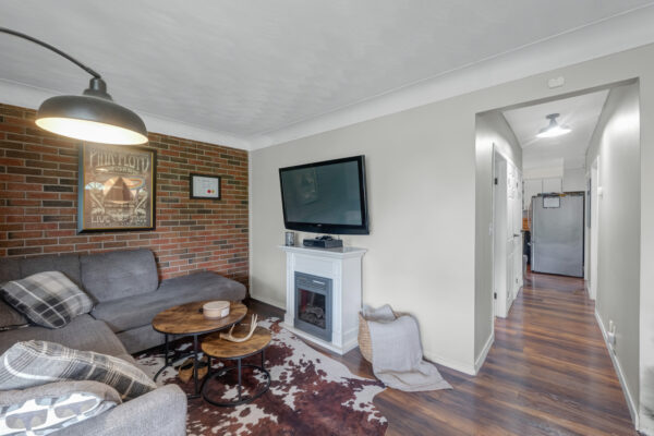 8139-Indian-Trail-Guelph-Web-Salisbury-43