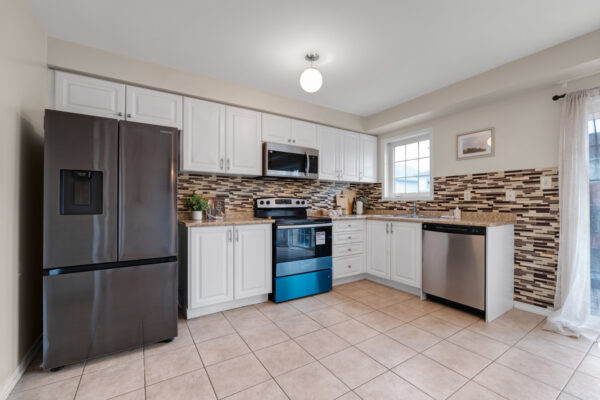 497-Rossland-Road-East-Ajax-Web-Salisbury-18