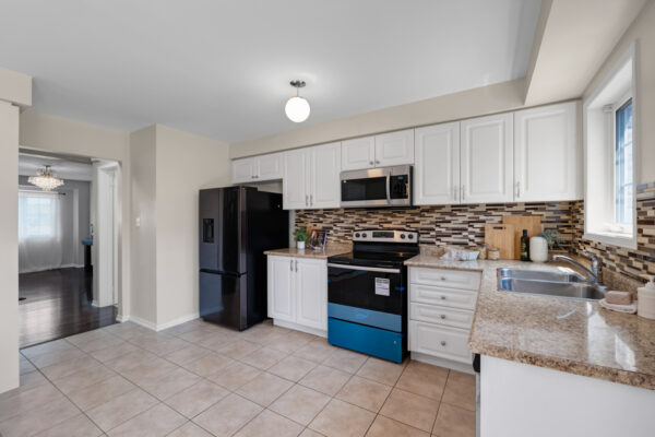 497-Rossland-Road-East-Ajax-Web-Salisbury-19