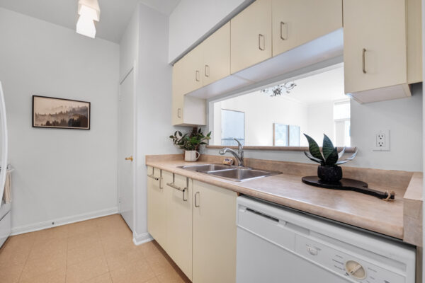 650-Lawrence-Avenue-West-Toronto-Web-Salisbury-12