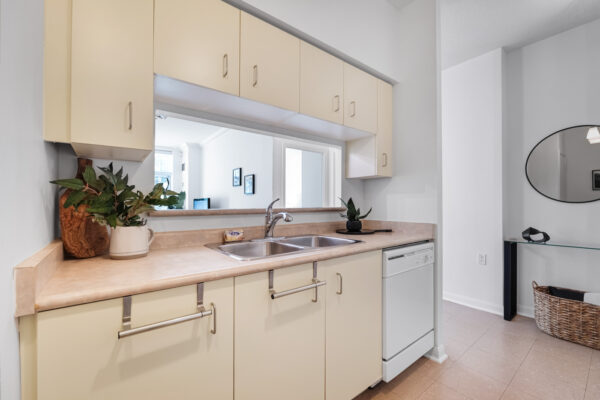 650-Lawrence-Avenue-West-Toronto-Web-Salisbury-13