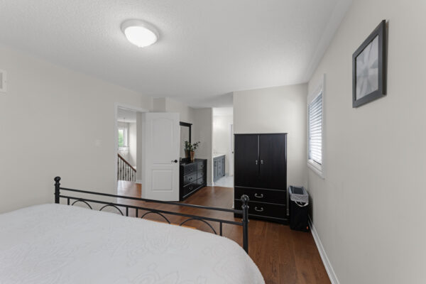 37-Redfinch-Crescent-Vaughan-Web-Salisbury-36
