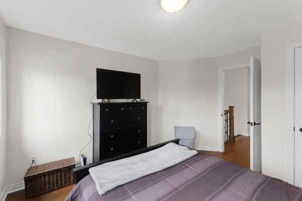 37-Redfinch-Crescent-Vaughan-Web-Salisbury-47