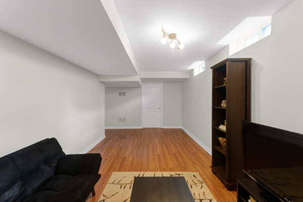 37-Redfinch-Crescent-Vaughan-Web-Salisbury-53