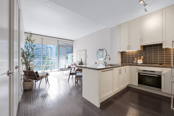 39-Queens-Quay-East-#337-Toronto-Web-Salisbury-10