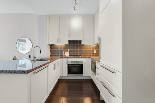 39-Queens-Quay-East-#337-Toronto-Web-Salisbury-11